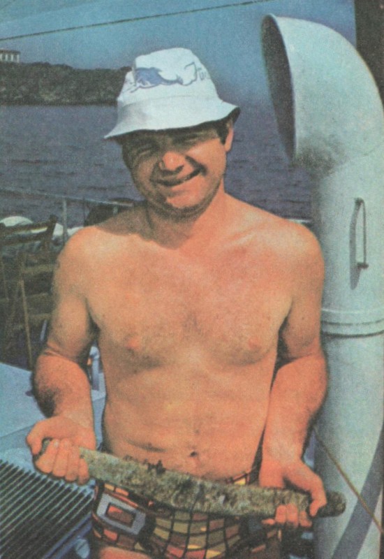 В ръцете на Боян е щокът, с който започна тази книга sinija_prag_bojan_shtok_nachalo.jpg