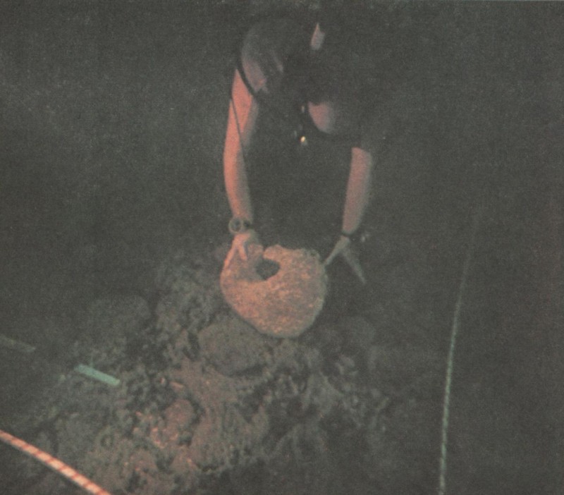 В план-квадратната мрежа е открита каменна котва sinija_prag_plan_kvadratna_mreja.jpg