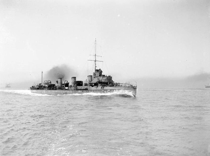 Торпедният разрушител „Фалкон“ lights11.jpg