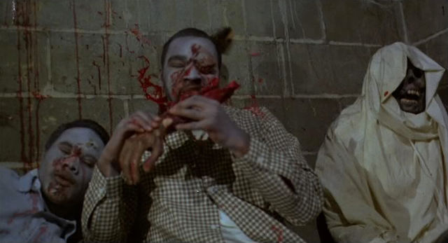 Кадър от „Зората на мъртвите“ Кадър от „Зората на мъртвите“