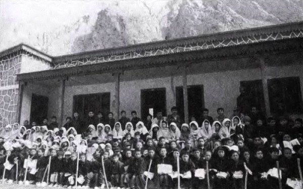 Откриването на училището в Хуше. 9_uchiliste_hushe.jpg