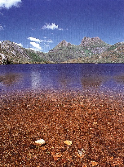 От ез. Дъв тръгват много пътеки, но най-приятна е двучасовата обиколка на езерото. 332_duv.jpg