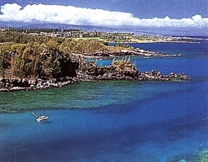 Субтропична растителност и стръмни скали ограждат залива Уайпио на о. Хаваи. 353_uaipio.jpg