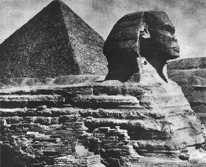 30. Големият сфинкс и Хеопсовата пирамида при Гиза sfinksat_i_golyamata_piramida_v_giza.jpg