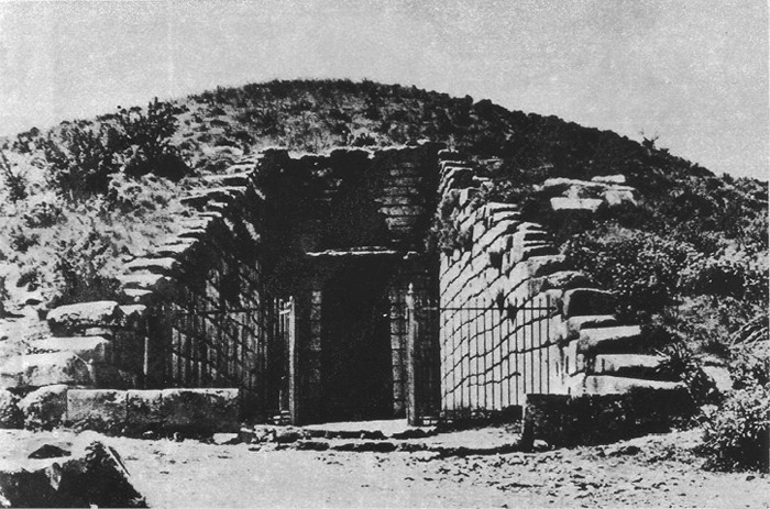 18. Микена. Вход към т.нар. „съкровищница на Атрей“ vhod_kym_sakrovishtnitsata_na_atrej.jpg